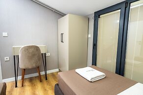 Luxury Life Suites