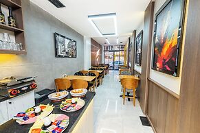 Luxury Life Suites