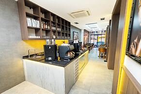 Luxury Life Suites