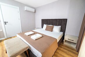 Luxury Life Suites