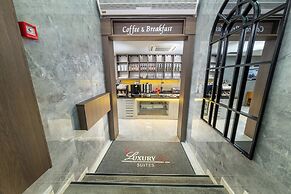 Luxury Life Suites