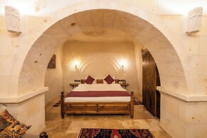 Library Cave Hotel