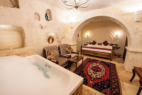 Library Cave Hotel