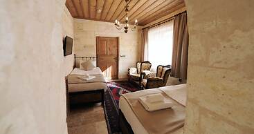 Library Cave Hotel