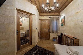 Library Cave Hotel