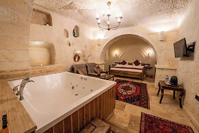Library Cave Hotel