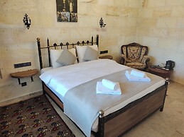 Library Cave Hotel