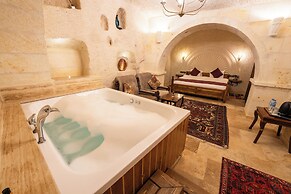Library Cave Hotel