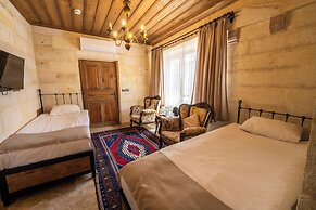 Library Cave Hotel