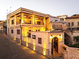 Library Cave Hotel