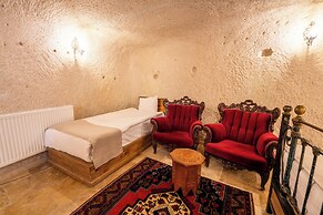 Library Cave Hotel