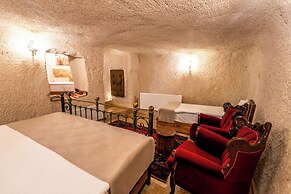 Library Cave Hotel