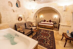 Library Cave Hotel