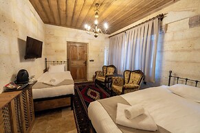 Library Cave Hotel