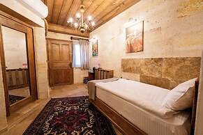 Library Cave Hotel