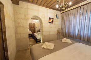 Library Cave Hotel