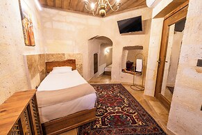 Library Cave Hotel