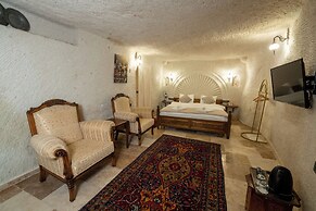 Library Cave Hotel