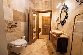 Library Cave Hotel