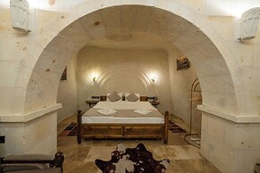 Library Cave Hotel