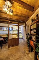 Library Cave Hotel