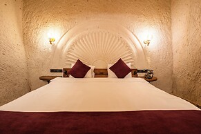 Library Cave Hotel