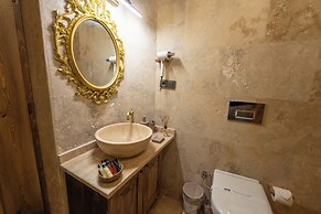 Library Cave Hotel