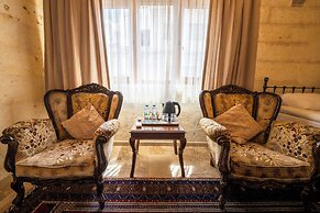 Library Cave Hotel