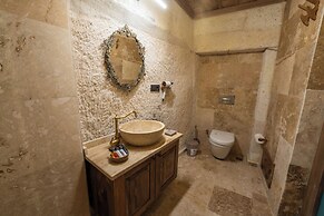 Library Cave Hotel