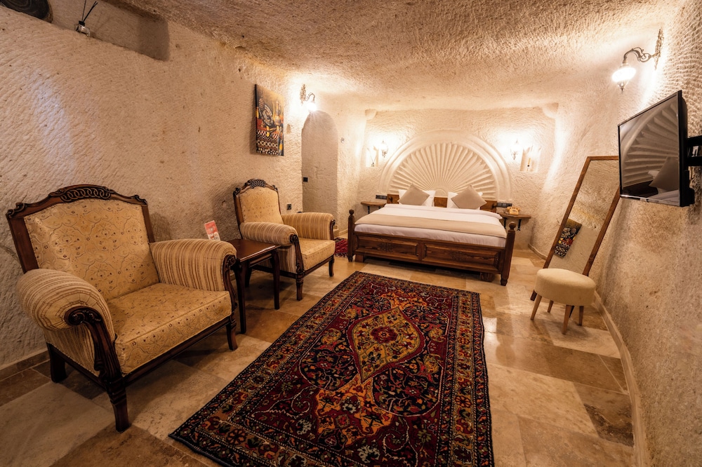 Library Cave Hotel