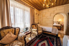 Library Cave Hotel