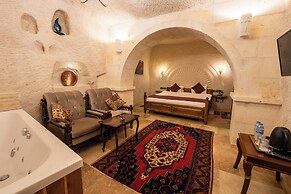 Library Cave Hotel