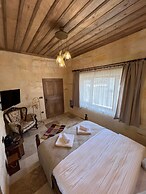 Library Cave Hotel