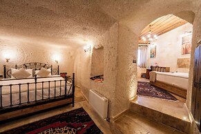 Library Cave Hotel