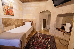 Library Cave Hotel
