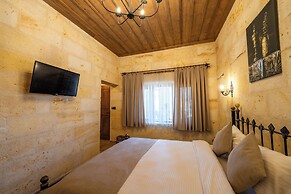 Library Cave Hotel