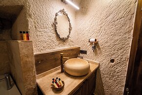 Library Cave Hotel