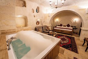 Library Cave Hotel