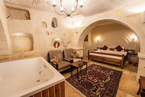 Library Cave Hotel