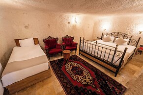 Library Cave Hotel