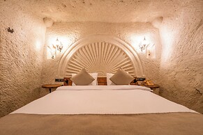 Library Cave Hotel
