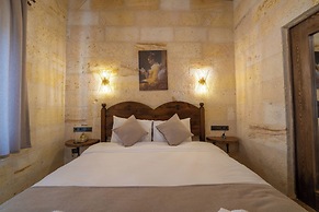 Library Cave Hotel