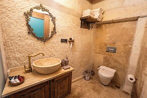Library Cave Hotel