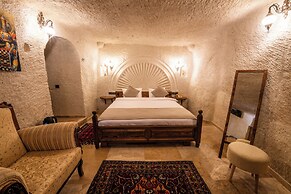 Library Cave Hotel