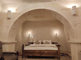 Library Cave Hotel