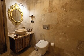 Library Cave Hotel