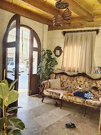 Library Cave Hotel