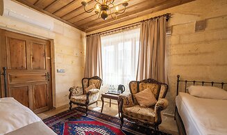 Library Cave Hotel