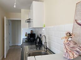 Apartment Sleeps 4, Free Parking, Pets Welcome