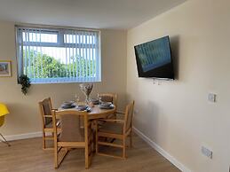 Apartment Sleeps 4, Free Parking, Pets Welcome